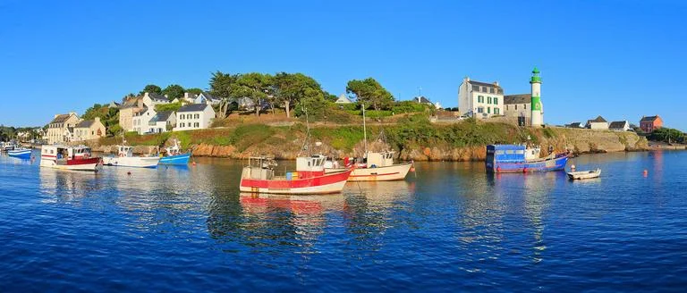 vue de l'eau du port de doelan